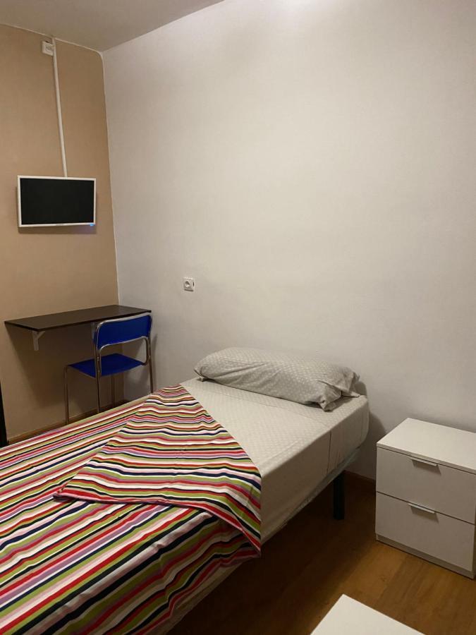 Hostal Urpi-Oklahoma 레우스 외부 사진
